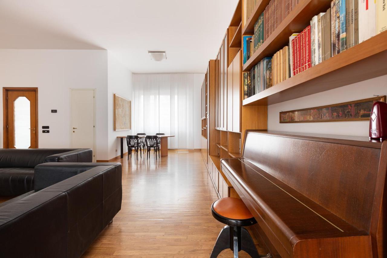 Ca' Stellini - Comoda Casa Indipendente Con Parcheggio Privato Милан Экстерьер фото